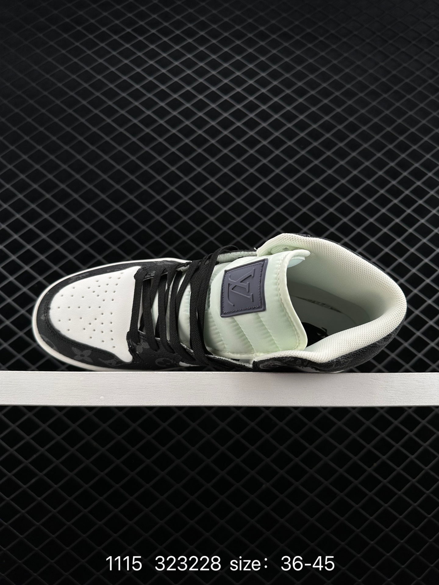 Nike Air Jordan 1 Retro High OG”Black/White“